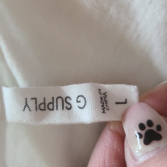 Coffee V-neck Tee in Black & White - Picture 2 of 2